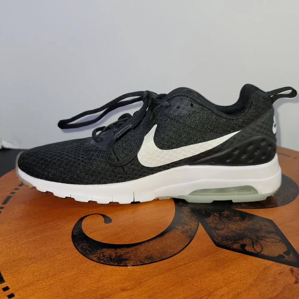 Nike Air Max Motion LW Black White Running Shoes 833260-010 Mens 7 Women 8.5